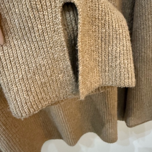 Banana Republic Women's V-Neck Sweater in Warm Tan - Picture 3 of 11